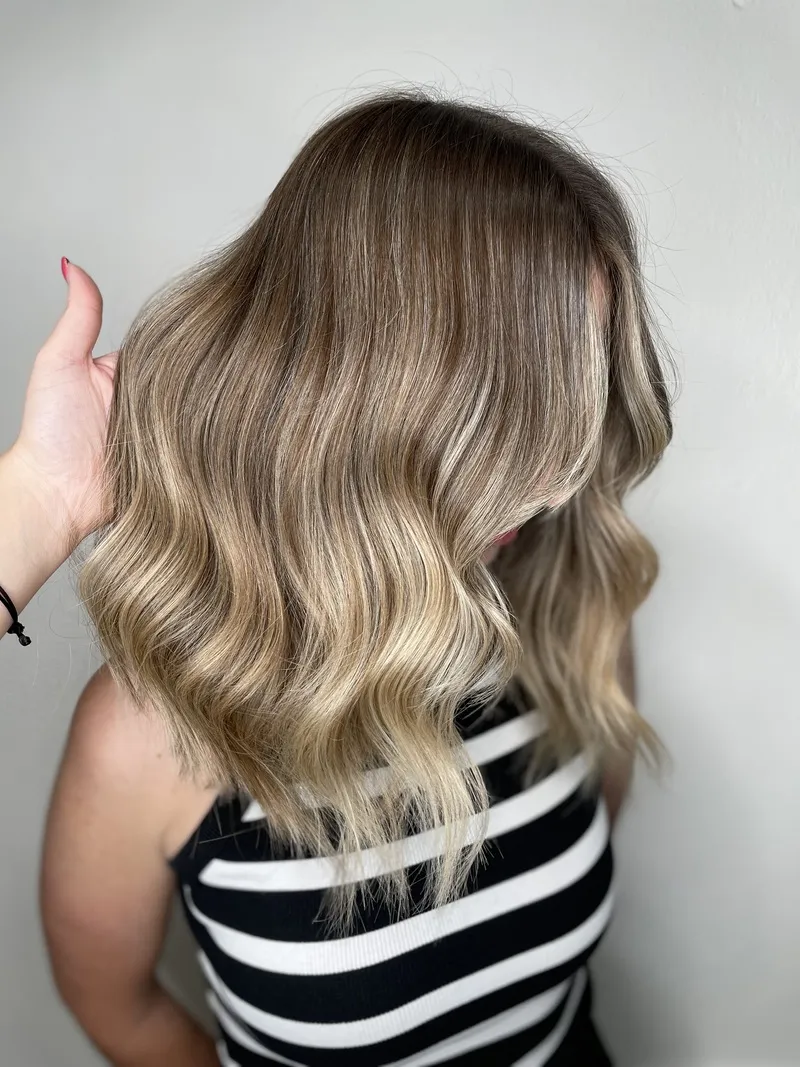 Blond vlasy úprava